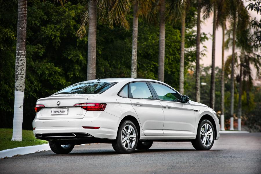  Volkswagen Jetta 250 TSI R-Line 2018 года  (LA) (фото 2 из 3)